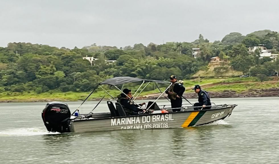 Marinha realiza busca de corpo próximo a Ponte da Amizade