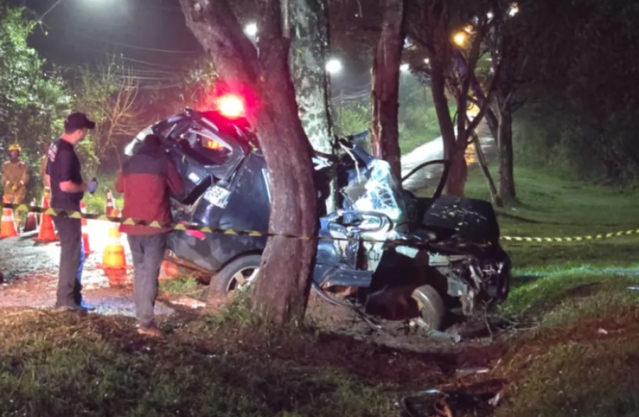 Polícia investiga excesso de ocupantes e possível alta velocidade em acidente que matou duas jovens em Foz