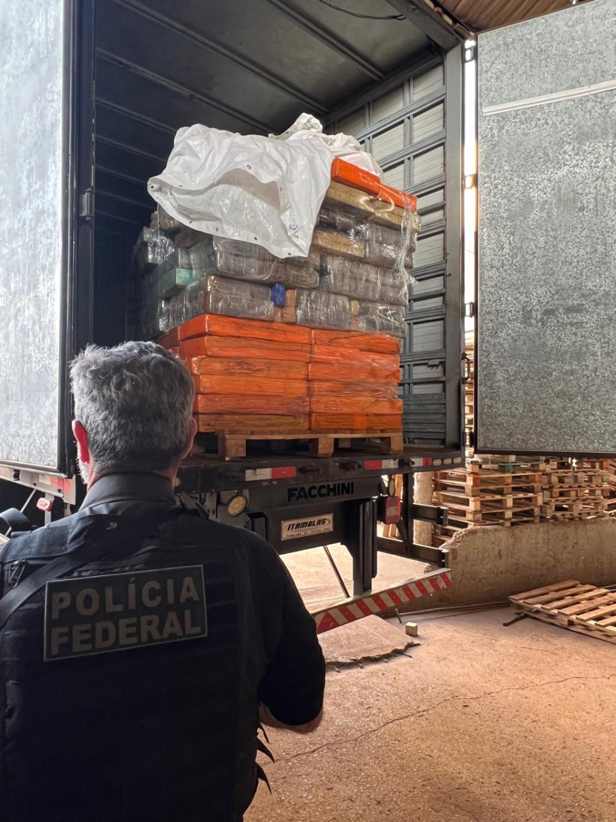 PF incinera mais de 11 toneladas de drogas apreendidas na fronteira