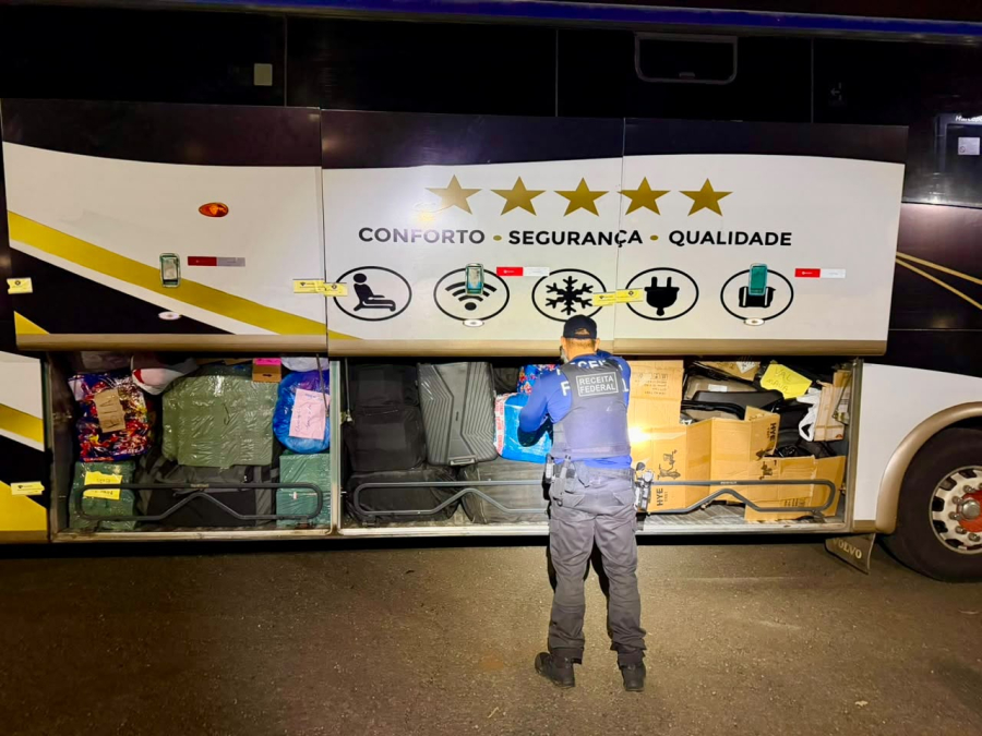 RF e PM apreendem cinco ônibus com 2 milhões em mercadorias