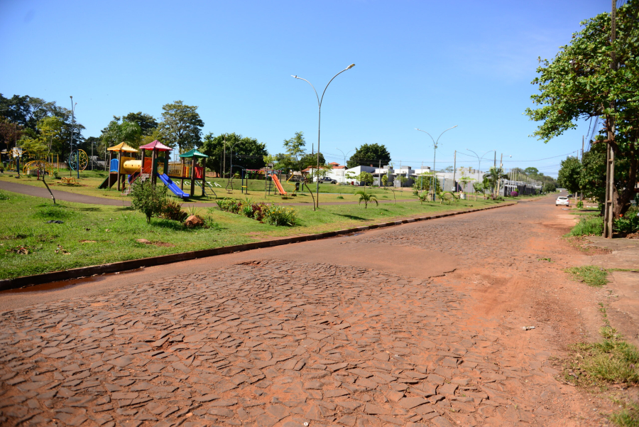 Prefeitura anuncia obras de drenagem no Jardim São Luiz e Três Pinheiros para resolver problemas de mais de 30 anos na região