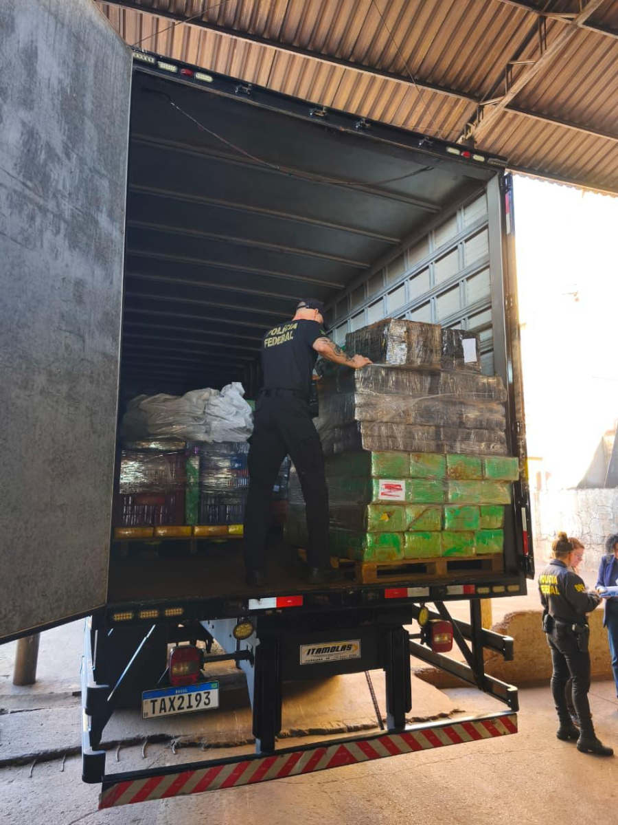 PF realiza operação para incinerar mais de 10 toneladas de drogas