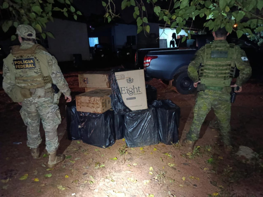 PF e PM apreendem 13 mil maços de cigarros no Rio Paraná